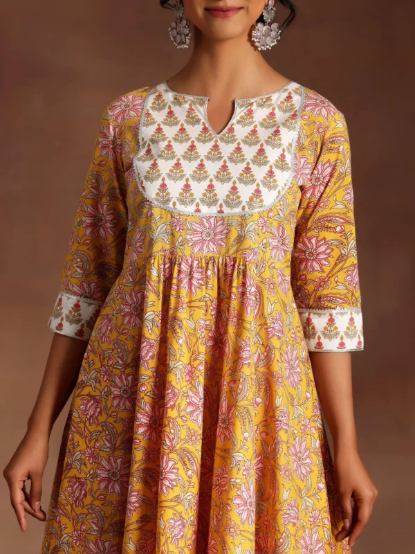 Women Yellow Printed Cotton Anarkali Suit With Dupatta - Image 2
