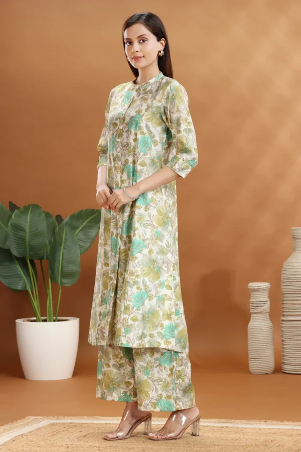 Women Off White & Green Jaipuri Cotton Floral Printed Straight Kurta and Pant Set - Image 4