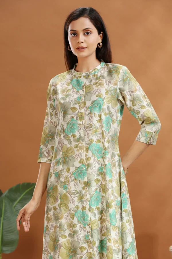 Women Off White & Green Jaipuri Cotton Floral Printed Straight Kurta and Pant Set - Image 3